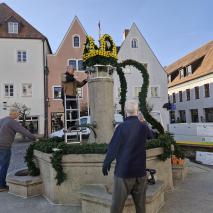 Aufbau Osterbrunnen 2025 @M. Höcht