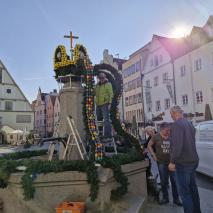 Aufbau Osterbrunnen 2025 @M. Höcht