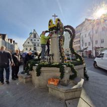 Aufbau Osterbrunnen 2025 @M. Höcht