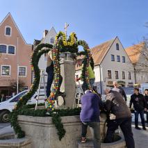 Aufbau Osterbrunnen 2025 @M. Höcht