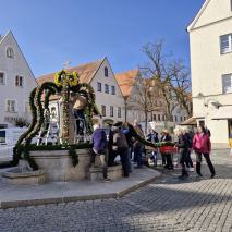 Aufbau Osterbrunnen 2025 @M. Höcht
