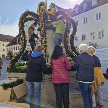 Aufbau Osterbrunnen 2025 @M. Höcht