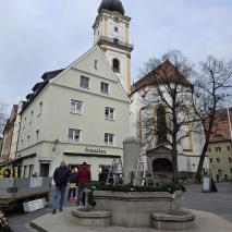 Aufbau Osterbrunnen 2026 @P. Ertl