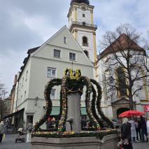 Aufbau Osterbrunnen 2026 @P. Ertl