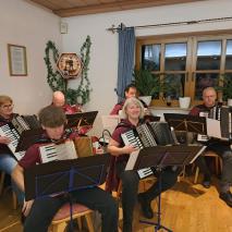 1. Mitgliederversammlung am 14.01.2025 in der Almhütte - Neujahrsanblasen mit dem Akkordeonorchester   @R. Hannes
