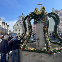 Aufbau Osterbrunnen 2025 @P. Ertl