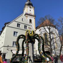 Aufbau Osterbrunnen 2025 @P. Ertl