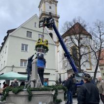 Aufbau Osterbrunnen 2023   @P. Ertl