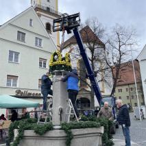 Aufbau Osterbrunnen 2023   @P. Ertl
