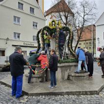 Aufbau Osterbrunnen 2024   @P. Ertl